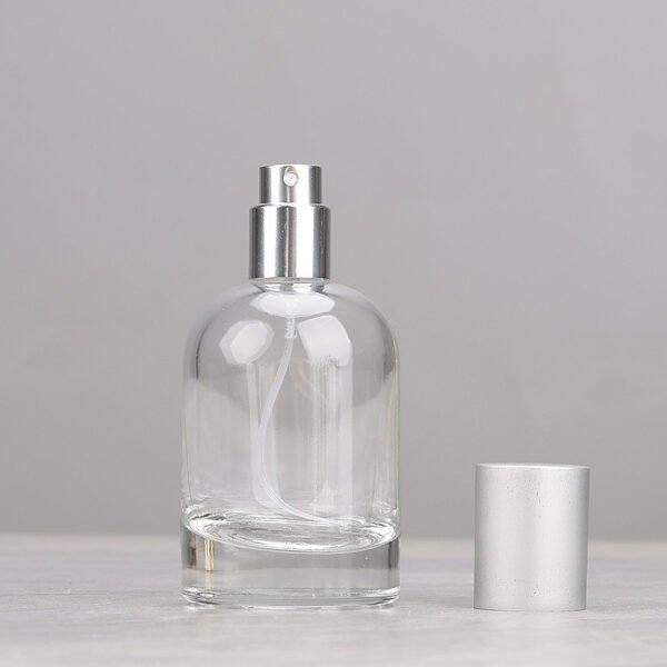 Round Glass Bottle Silver Sprayer Cap Detached